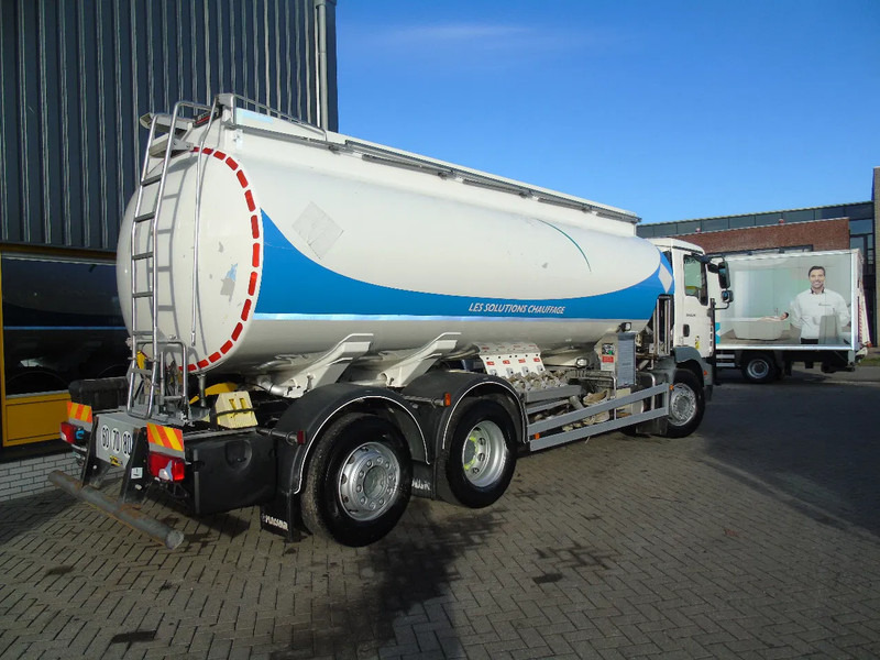 MAN TGM 26.340 + 19.000 LITER + 4COMP + 6X2 + MANUAL - Tankwagen: afbeelding 4 MAN TGM 26.340 + 19.000 LITER + 4COMP + 6X2 + MANUAL - Tankwagen: afbeelding 4