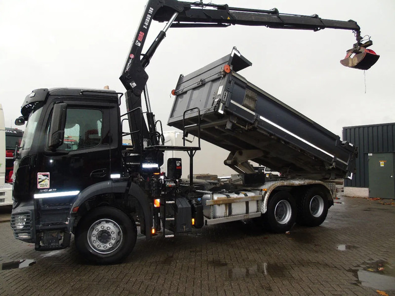Mercedes-Benz Arocs 2643 + HIAB HIDUO 188B-3 + 6X4 + 3 SIDE TIPPER - Kraanwagen: afbeelding 4 Mercedes-Benz Arocs 2643 + HIAB HIDUO 188B-3 + 6X4 + 3 SIDE TIPPER - Kraanwagen: afbeelding 4