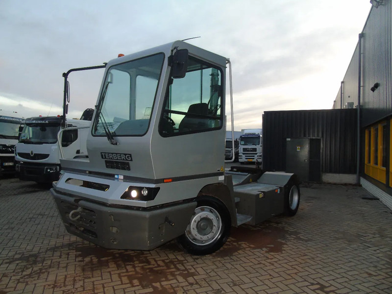 Terberg YT 182 fully funtion + perfect - Terminal trekker: afbeelding 4 Terberg YT 182 fully funtion + perfect - Terminal trekker: afbeelding 4