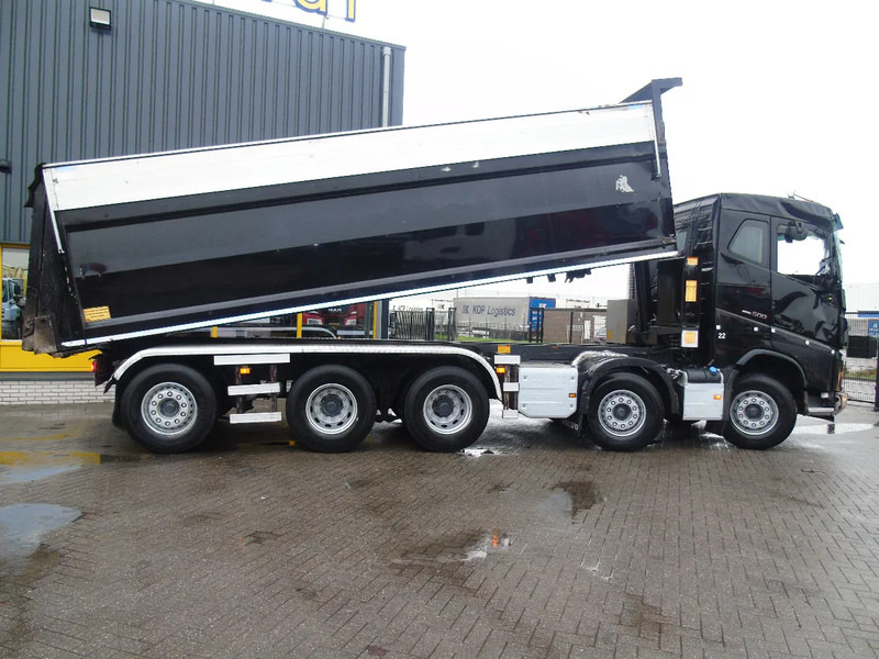 Volvo FH 500 + 10X4 + 33 CUB + SMALL DAMAGE CAB - Kipper vrachtwagen: afbeelding 3 Volvo FH 500 + 10X4 + 33 CUB + SMALL DAMAGE CAB - Kipper vrachtwagen: afbeelding 3