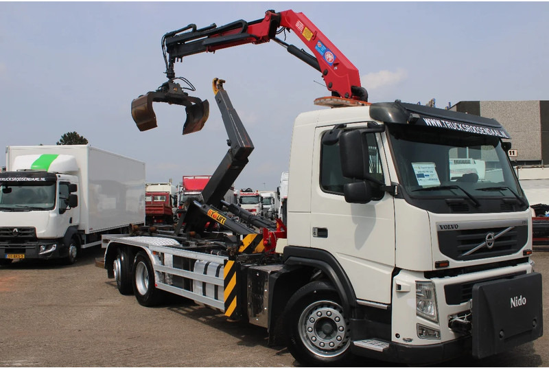 Volvo FM 330 + HMF 1035 + HOOKSYTEM HYVA + EURO 5 + 6X2 - Kraanwagen: afbeelding 2 Volvo FM 330 + HMF 1035 + HOOKSYTEM HYVA + EURO 5 + 6X2 - Kraanwagen: afbeelding 2
