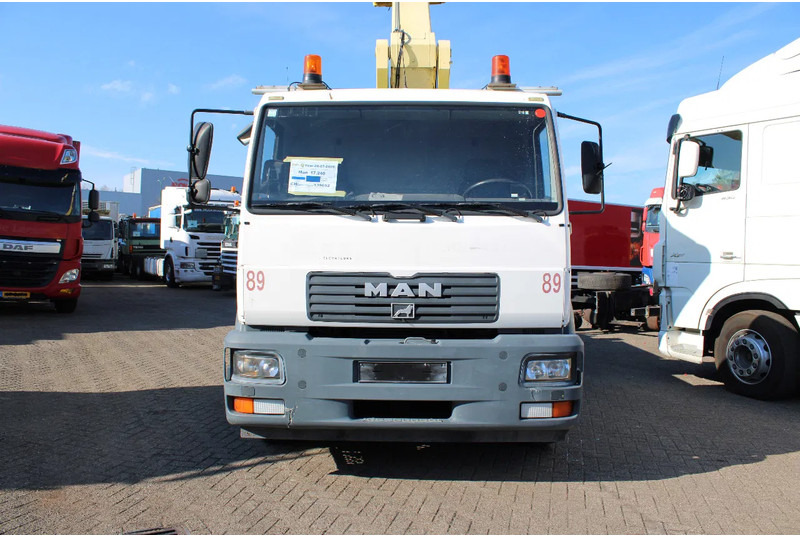 MAN TGL 17.240 + 3PERSON + MANUAL - Vrachtwagen: afbeelding 3 MAN TGL 17.240 + 3PERSON + MANUAL - Vrachtwagen: afbeelding 3