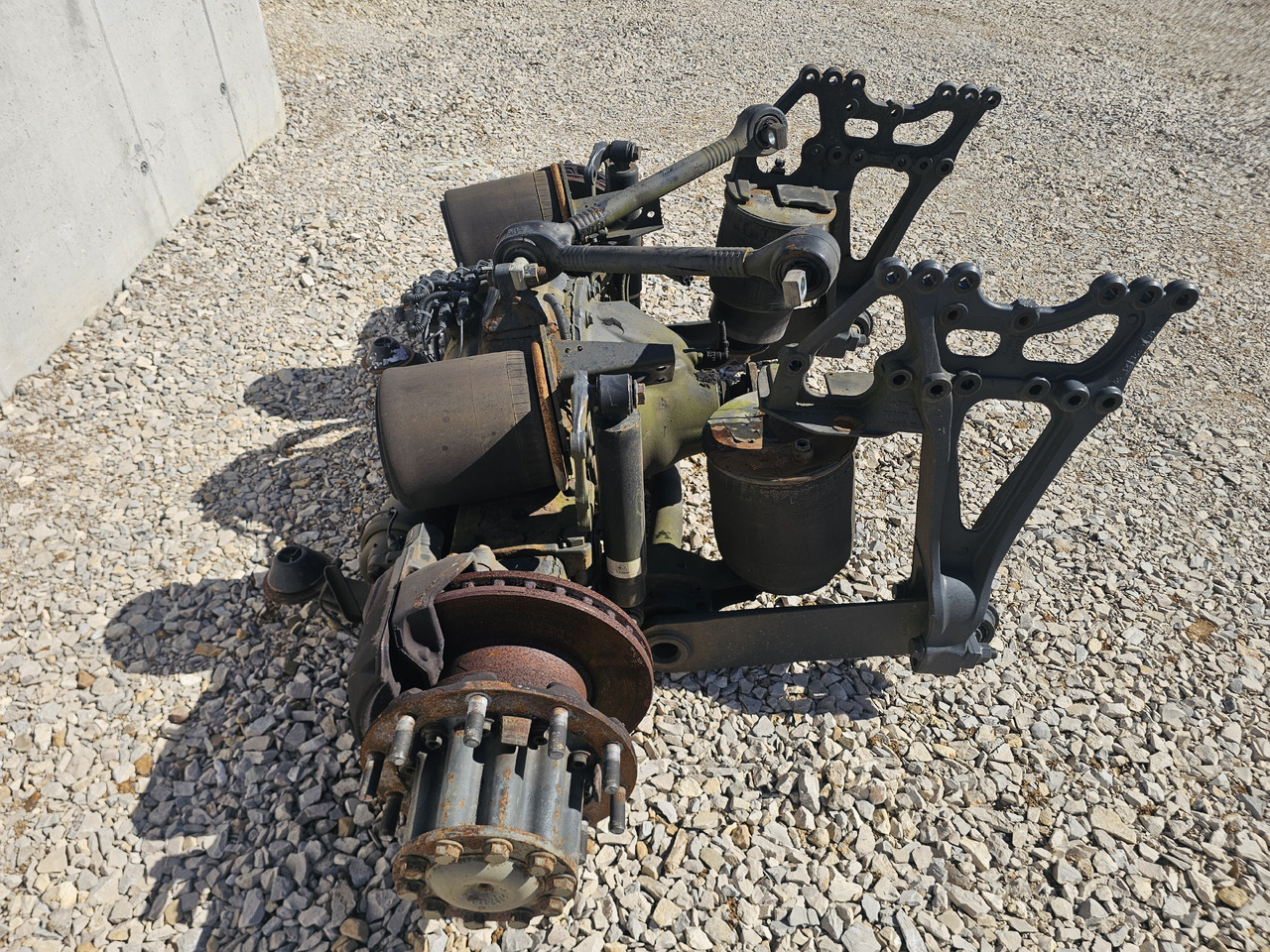 MERCEDES-BENZ ACTROS MP4 / COMPLETE REAR AXLE / R440 /RATIO: 2.733 - Achterass: afbeelding 2 MERCEDES-BENZ ACTROS MP4 / COMPLETE REAR AXLE / R440 /RATIO: 2.733 - Achterass: afbeelding 2