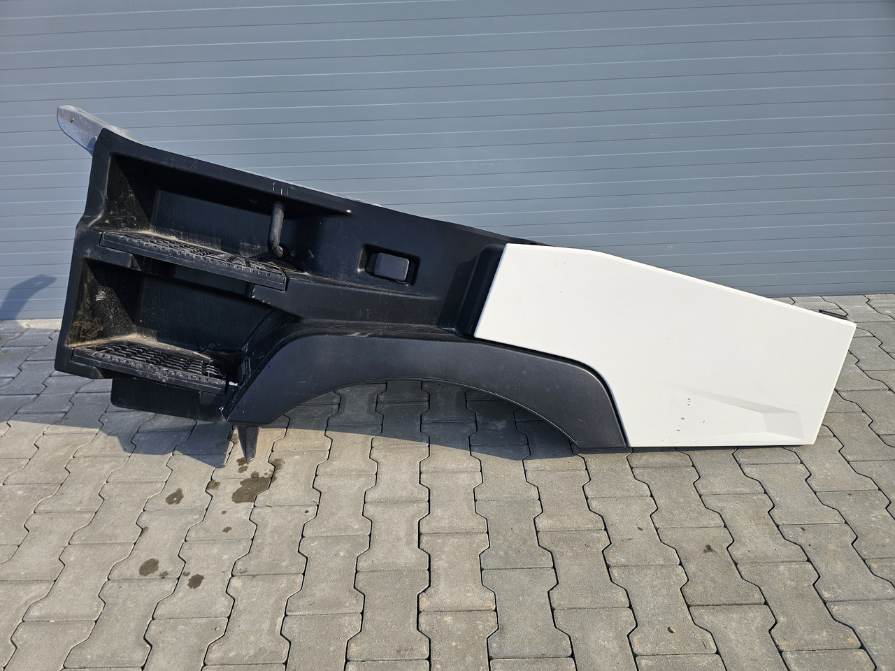 RENAULT RANGE T / HIGH CAB / LEFT FOOTSTEP / 82244459 - Treeplank: afbeelding 2 RENAULT RANGE T / HIGH CAB / LEFT FOOTSTEP / 82244459 - Treeplank: afbeelding 2