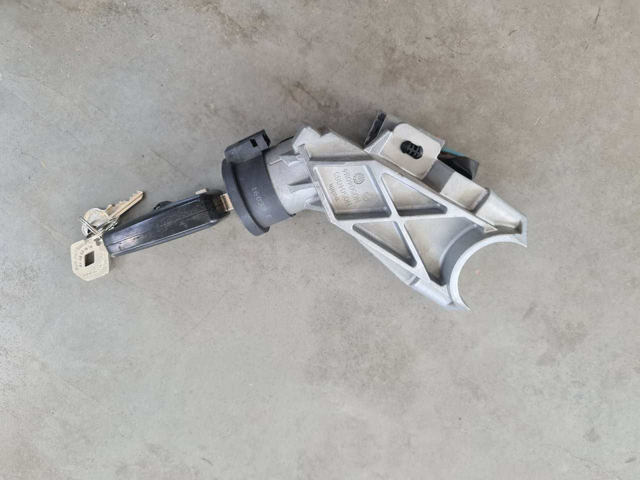 RENAULT RANGE T / IGNITION WITH KEY / 82355085 - Starter: afbeelding 3 RENAULT RANGE T / IGNITION WITH KEY / 82355085 - Starter: afbeelding 3