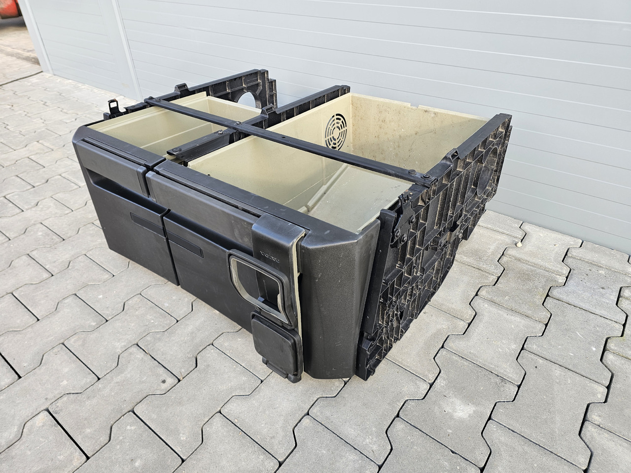 VOLVO FH4 / CABIN UNDERBED STORAGE / 23538347 23538293 - Cabine en interieur: afbeelding 4 VOLVO FH4 / CABIN UNDERBED STORAGE / 23538347 23538293 - Cabine en interieur: afbeelding 4