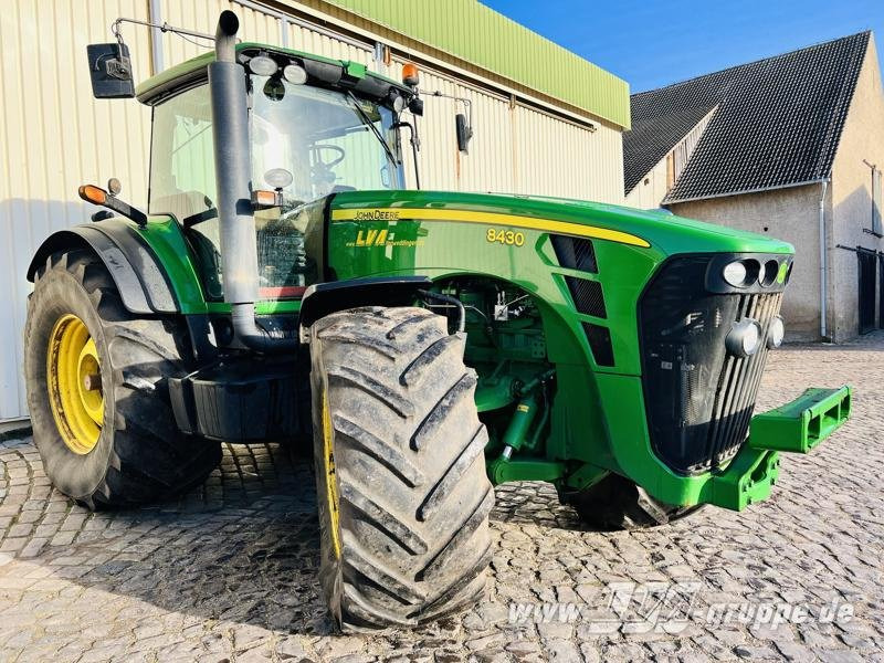 John Deere 8430 PowerShift - Tractor: afbeelding 2 John Deere 8430 PowerShift - Tractor: afbeelding 2