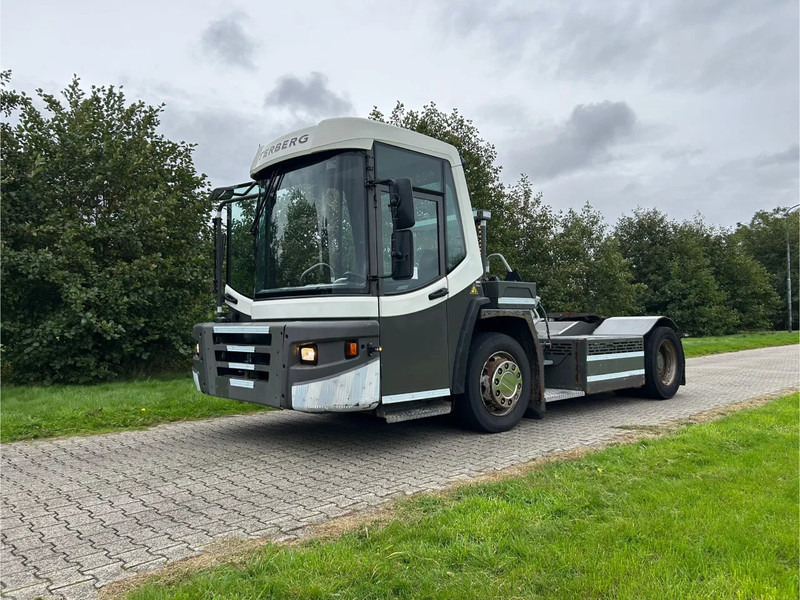 Terberg DT 183 | DISTRIBUTION TERMINAL | 8949 HOURS !!!! | LOW STEPS - Terminal trekker: afbeelding 1 Terberg DT 183 | DISTRIBUTION TERMINAL | 8949 HOURS !!!! | LOW STEPS - Terminal trekker: afbeelding 1