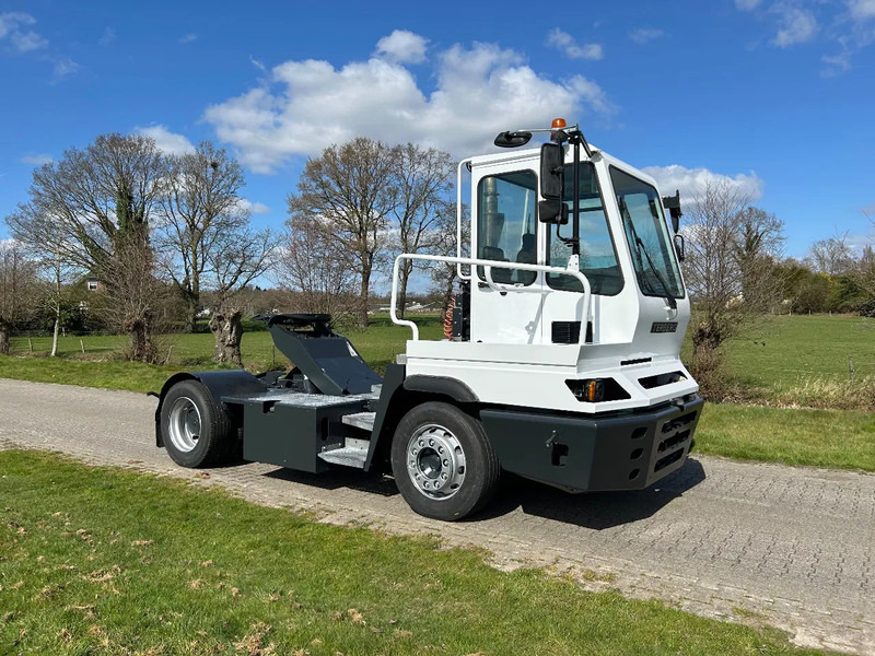 Terberg YT 182 TERBERG | MEGA | CLIMA | LOW HOURS | NEW ENGINE - Terminal trekker: afbeelding 5 Terberg YT 182 TERBERG | MEGA | CLIMA | LOW HOURS | NEW ENGINE - Terminal trekker: afbeelding 5