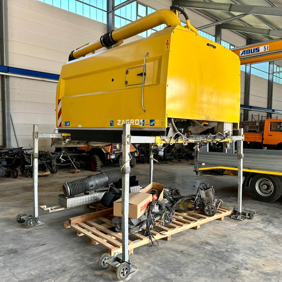 Unimog Aufbaukehrmaschine Trilety SK-370 - Veegwagen: afbeelding 1 Unimog Aufbaukehrmaschine Trilety SK-370 - Veegwagen: afbeelding 1