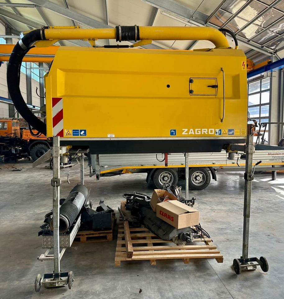 Unimog Aufbaukehrmaschine Trilety SK-370 - Veegwagen: afbeelding 3 Unimog Aufbaukehrmaschine Trilety SK-370 - Veegwagen: afbeelding 3