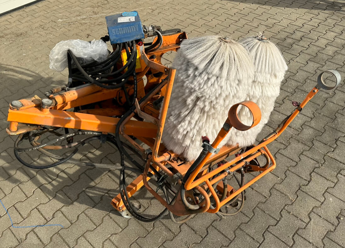 Unimog Leitpfostenwaschgerät Schmidt RPS-H - Veeg: afbeelding 2 Unimog Leitpfostenwaschgerät Schmidt RPS-H - Veeg: afbeelding 2