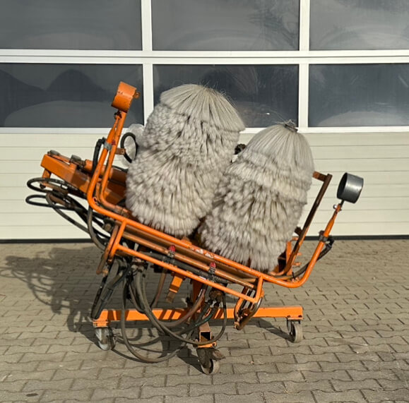 Unimog Leitpfostenwaschgerät Schmidt RPS-H - Veeg: afbeelding 1 Unimog Leitpfostenwaschgerät Schmidt RPS-H - Veeg: afbeelding 1