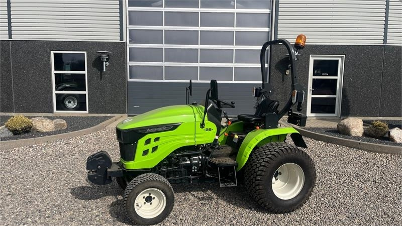 Avenger 26 Med frontvægt og MOMSFRI - Gemeentelijke tractor: afbeelding 1 Avenger 26 Med frontvægt og MOMSFRI - Gemeentelijke tractor: afbeelding 1