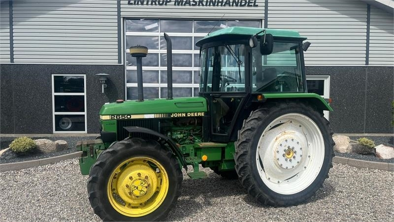 John Deere 2650 Med SGII kabine, 540 og 1000 pto omd - Tractor: afbeelding 1 John Deere 2650 Med SGII kabine, 540 og 1000 pto omd - Tractor: afbeelding 1