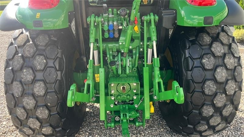 John Deere 5090 M Med græsdæk - Tractor: afbeelding 4 John Deere 5090 M Med græsdæk - Tractor: afbeelding 4