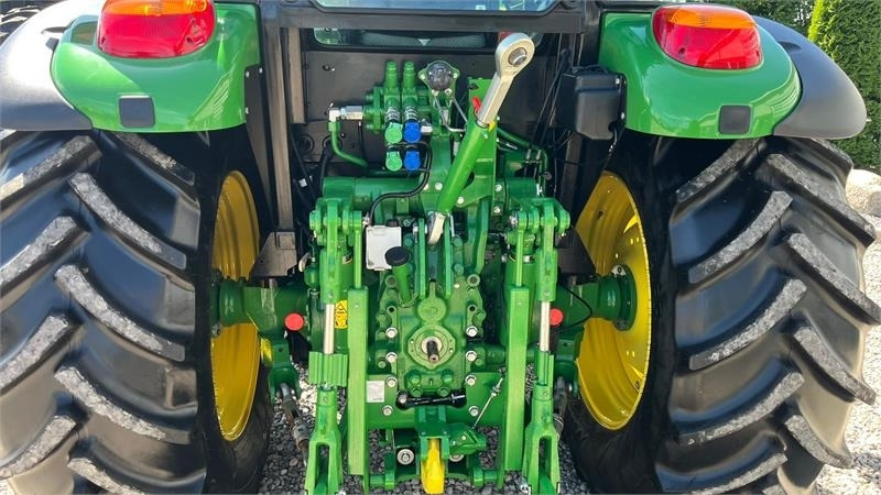 John Deere 5115M Med frontlæsser, som ny - Tractor: afbeelding 4 John Deere 5115M Med frontlæsser, som ny - Tractor: afbeelding 4