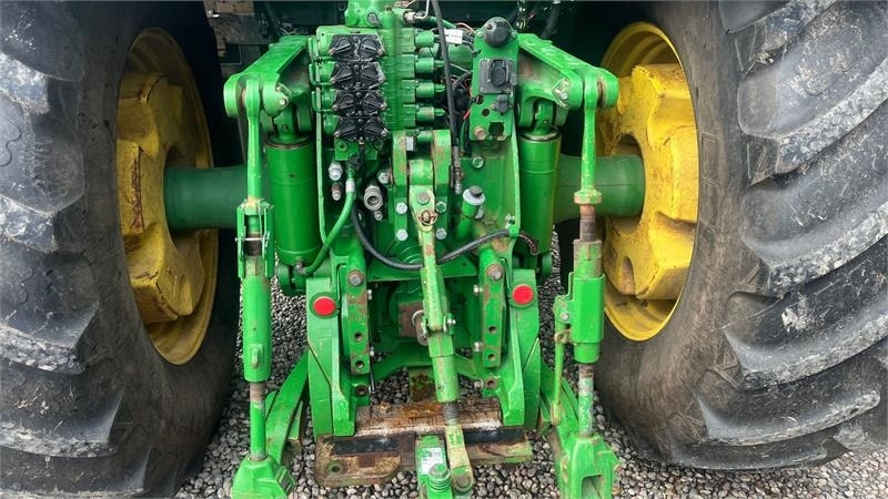 John Deere 8230 Med frontlift  - Tractor: afbeelding 5 John Deere 8230 Med frontlift  - Tractor: afbeelding 5
