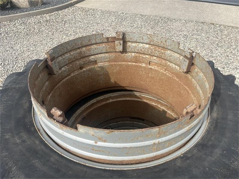 Kleber 16,9R38 Sølv med ring og 5 Dual låse - Complete wiel voor Landbouwmachine: afbeelding 2 Kleber 16,9R38 Sølv med ring og 5 Dual låse - Complete wiel voor Landbouwmachine: afbeelding 2