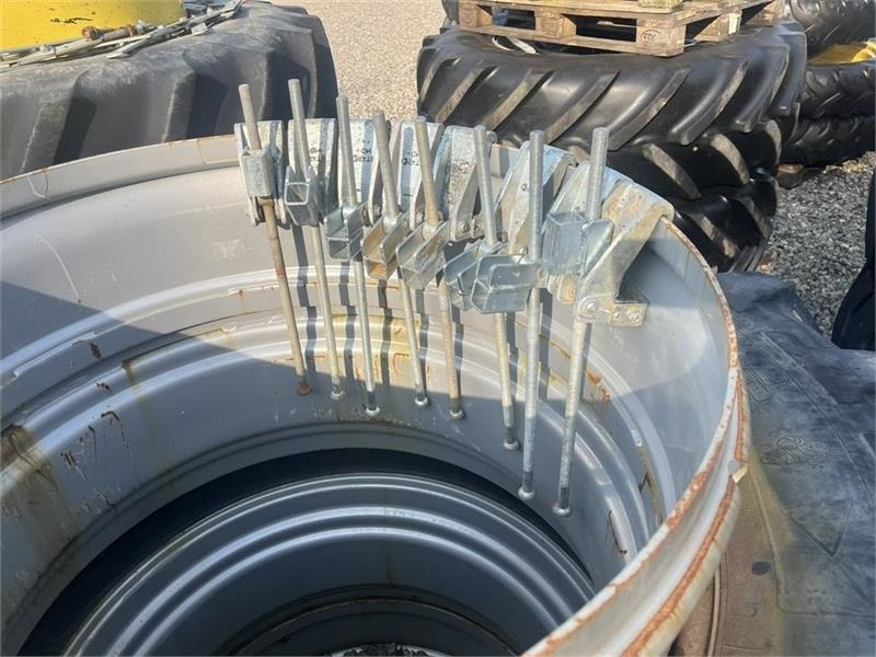 Michelin 20.8R38 Sølv med ring og 8 MD+ låse - Band voor Landbouwmachine: afbeelding 2 Michelin 20.8R38 Sølv med ring og 8 MD+ låse - Band voor Landbouwmachine: afbeelding 2