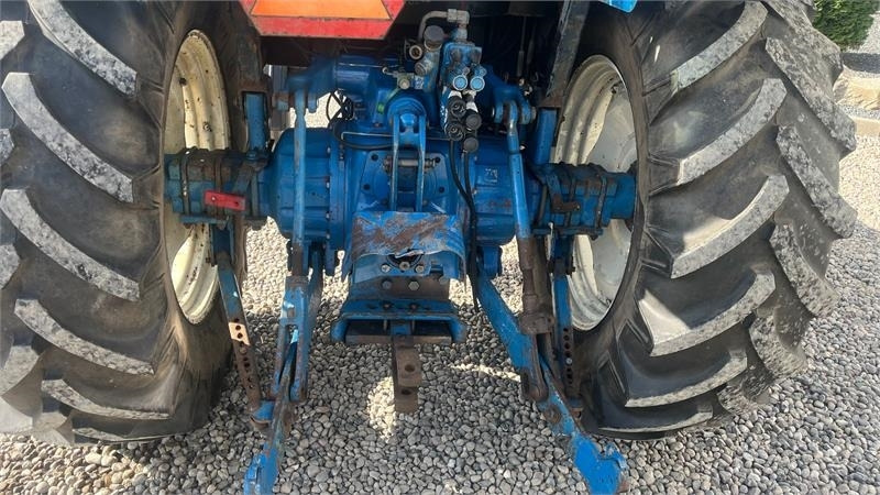 New Holland 5640 SL Dualpower - Tractor: afbeelding 4 New Holland 5640 SL Dualpower - Tractor: afbeelding 4