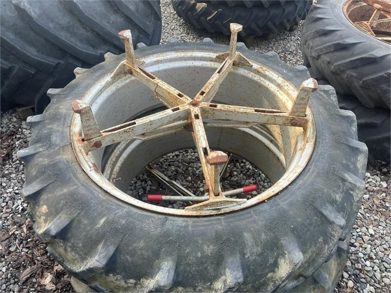 Pirelli 12,4R36 Molcon 5 arme bred - Band voor Landbouwmachine: afbeelding 2 Pirelli 12,4R36 Molcon 5 arme bred - Band voor Landbouwmachine: afbeelding 2