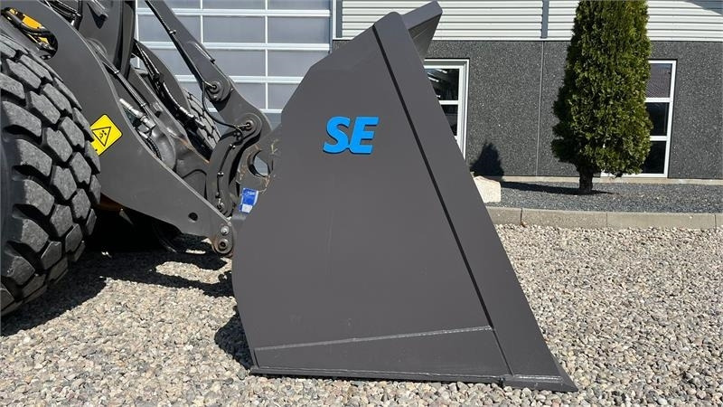 SE AB 2,9m3 skovl med Volvo beslag på. Den er 2. - Bak voor Bouwmachine: afbeelding 2 SE AB 2,9m3 skovl med Volvo beslag på. Den er 2. - Bak voor Bouwmachine: afbeelding 2