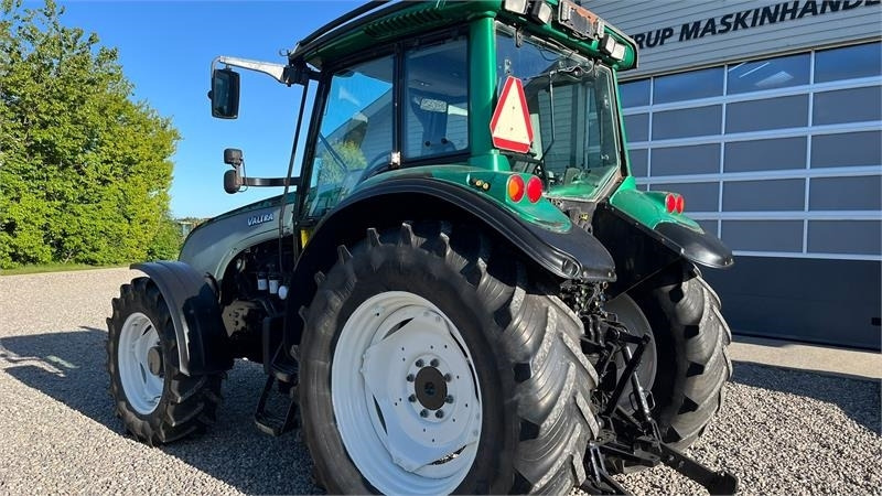 Valtra T130 med 3.5ton frontlift - Tractor: afbeelding 5 Valtra T130 med 3.5ton frontlift - Tractor: afbeelding 5