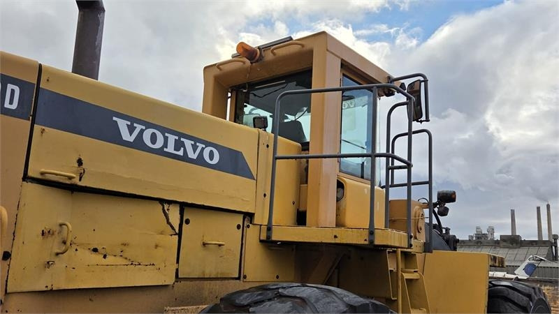 Volvo 330D med skovl - Wiellader: afbeelding 3 Volvo 330D med skovl - Wiellader: afbeelding 3