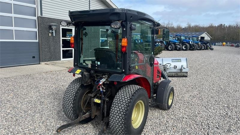 Gemeentelijke tractor Yanmar YT 235H 4WD Snow Edition med sneplov og spreder: afbeelding 6