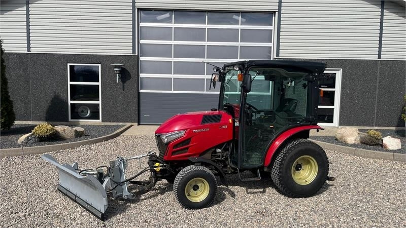 Yanmar YT 235H 4WD Snow Edition med sneplov og spreder - Gemeentelijke tractor: afbeelding 1 Yanmar YT 235H 4WD Snow Edition med sneplov og spreder - Gemeentelijke tractor: afbeelding 1