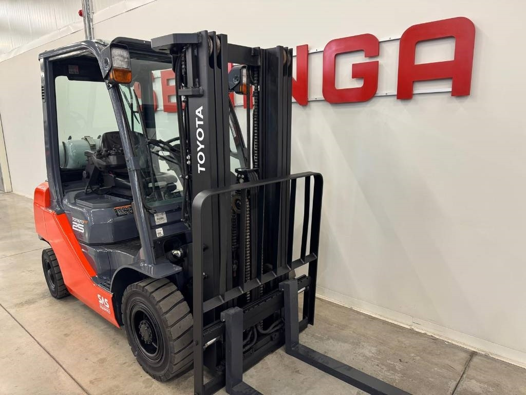 Toyota 10773 06-8FG25F - LPG heftruck: afbeelding 1 Toyota 10773 06-8FG25F - LPG heftruck: afbeelding 1