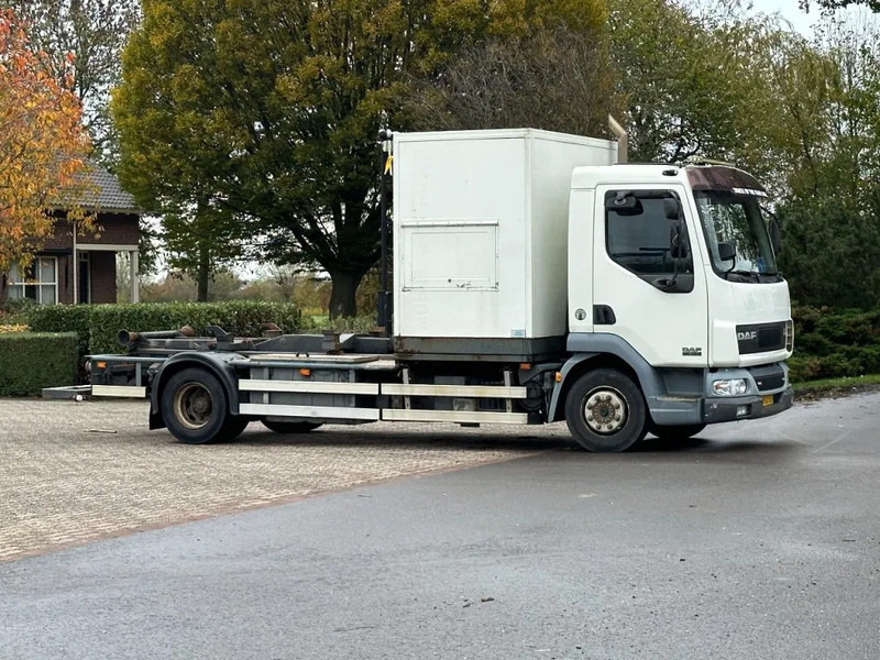 DAF LF 45 180!! HAAKARM/CONTAINER!!MOBILE WORKSHOP!! - Haakarmsysteem vrachtwagen: afbeelding 3 DAF LF 45 180!! HAAKARM/CONTAINER!!MOBILE WORKSHOP!! - Haakarmsysteem vrachtwagen: afbeelding 3