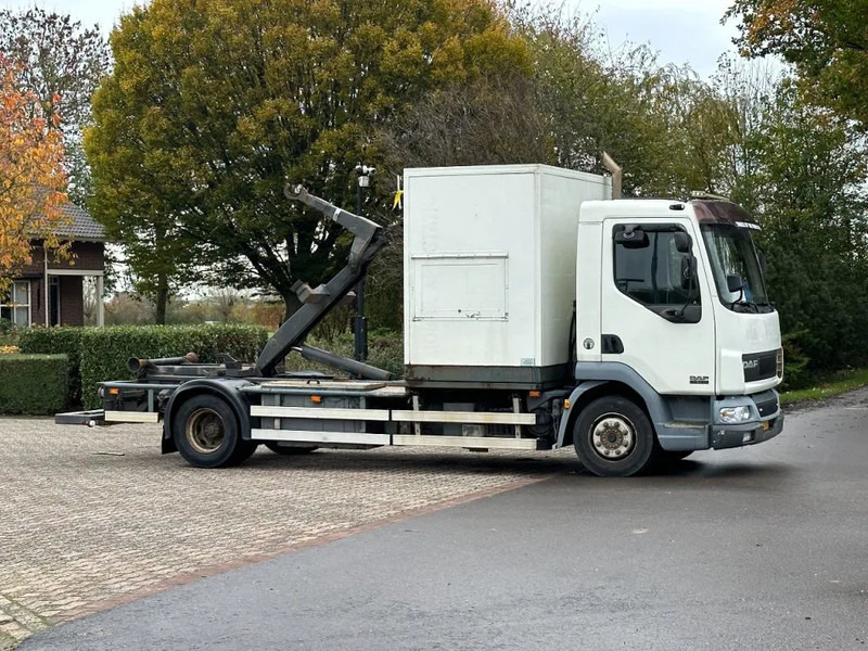 DAF LF 45 180!! HAAKARM/CONTAINER!!MOBILE WORKSHOP!! - Haakarmsysteem vrachtwagen: afbeelding 2 DAF LF 45 180!! HAAKARM/CONTAINER!!MOBILE WORKSHOP!! - Haakarmsysteem vrachtwagen: afbeelding 2