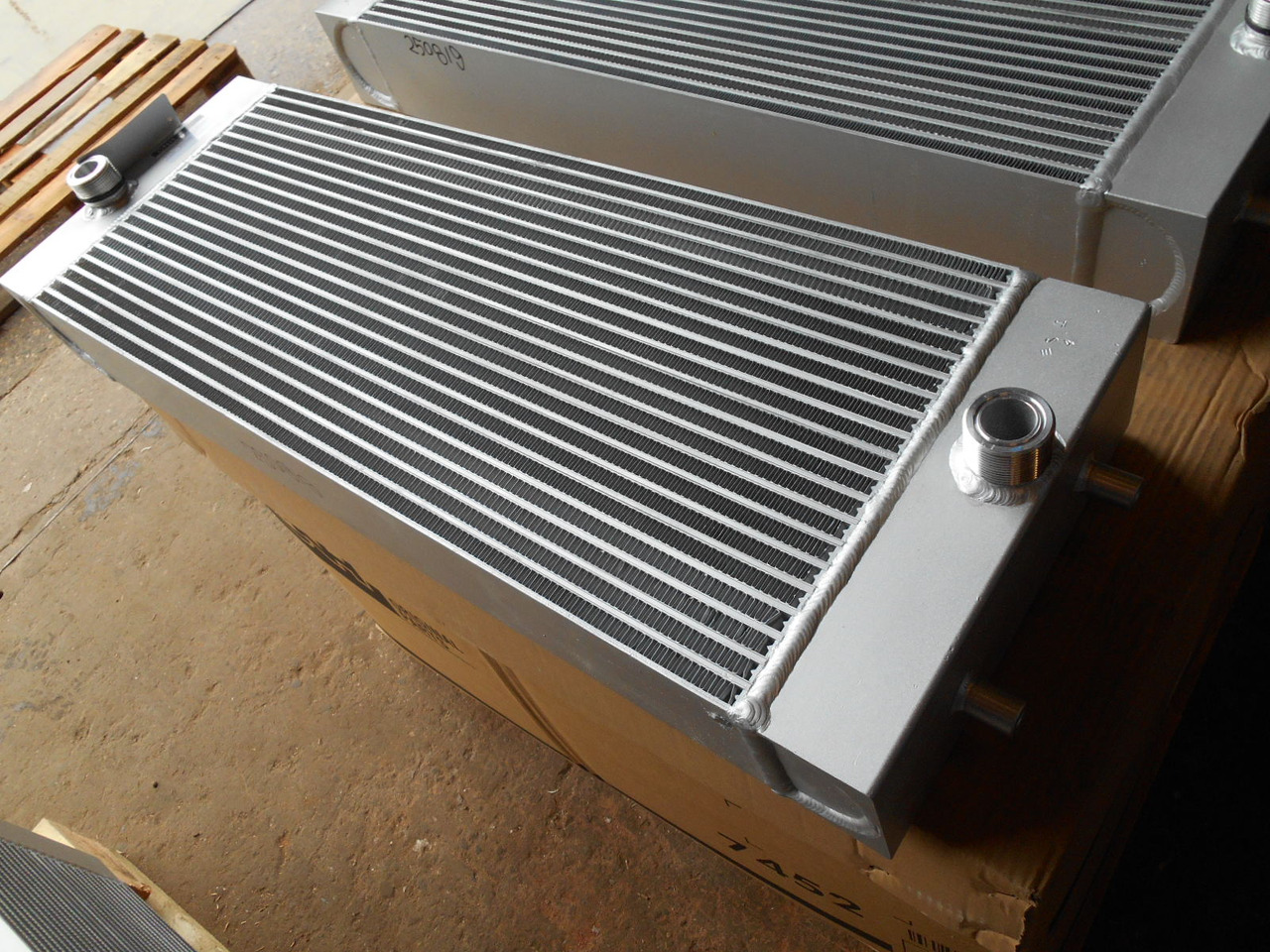 Case 84588262 - 47576422 - Oliekoeler voor Bouwmachine: afbeelding 1 Case 84588262 - 47576422 - Oliekoeler voor Bouwmachine: afbeelding 1