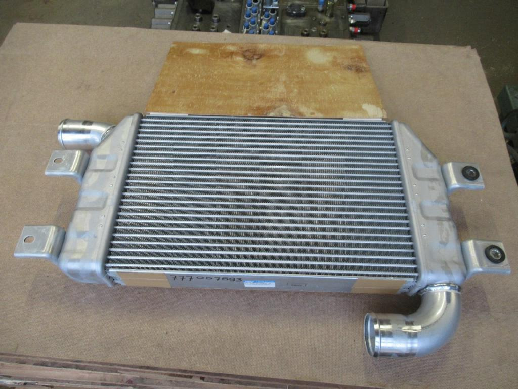 Case LN003220 - Intercooler voor Bouwmachine: afbeelding 3 Case LN003220 - Intercooler voor Bouwmachine: afbeelding 3