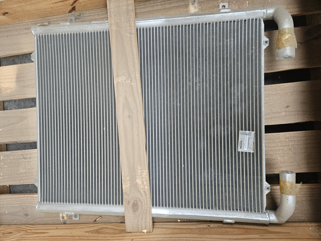 Case YN05P00035S002 - 72210131 - Oliekoeler voor Bouwmachine: afbeelding 1 Case YN05P00035S002 - 72210131 - Oliekoeler voor Bouwmachine: afbeelding 1