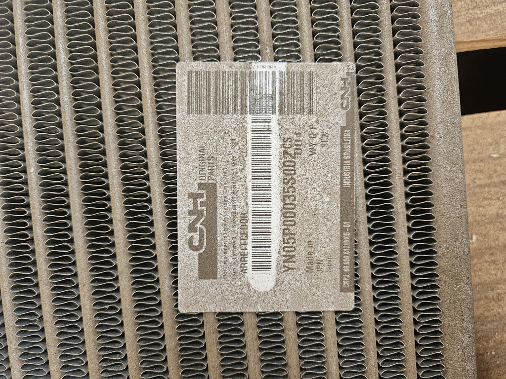 Case YN05P00035S002 - 72210131 - Oliekoeler voor Bouwmachine: afbeelding 2 Case YN05P00035S002 - 72210131 - Oliekoeler voor Bouwmachine: afbeelding 2