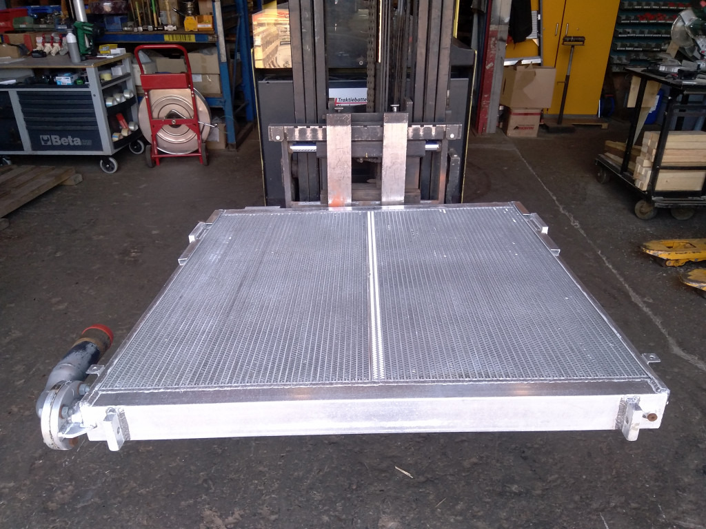 Hitachi 4406230 - Oliekoeler voor Bouwmachine: afbeelding 1 Hitachi 4406230 - Oliekoeler voor Bouwmachine: afbeelding 1