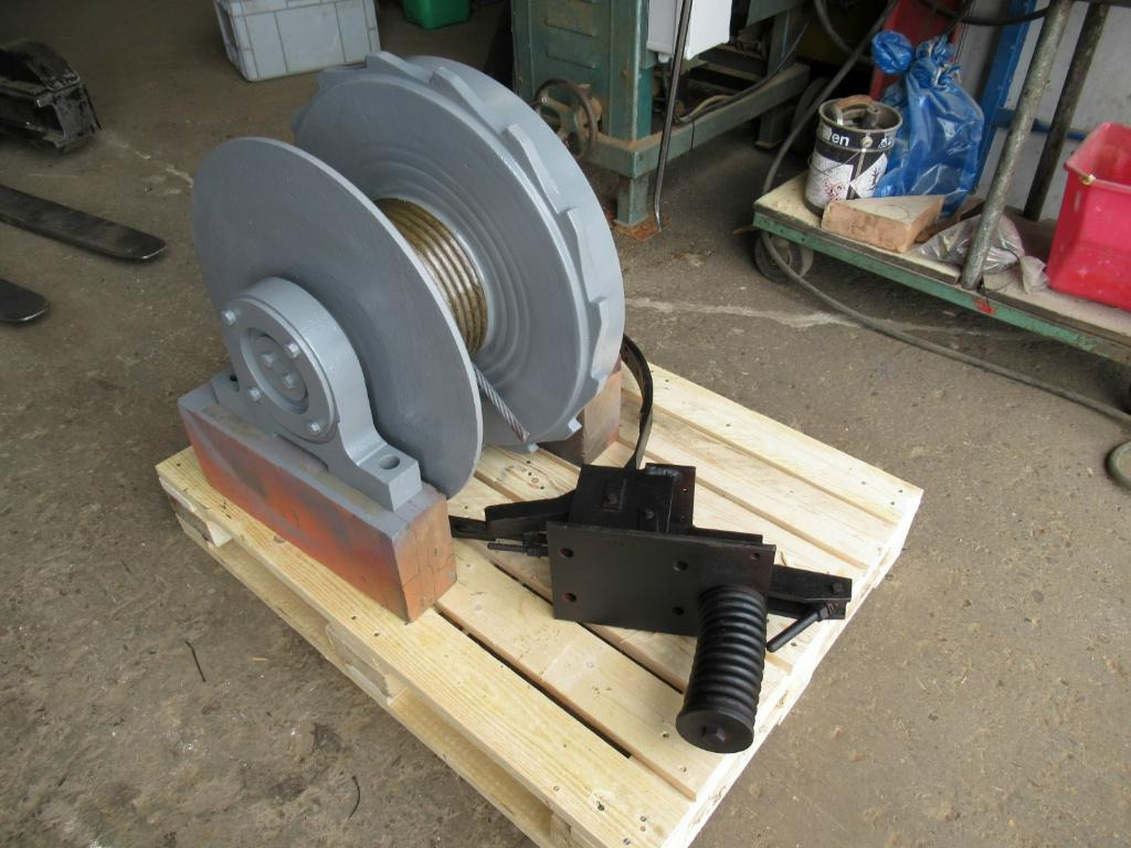 Hitachi KH125-2 - - Lier voor Bouwmachine: afbeelding 1 Hitachi KH125-2 - - Lier voor Bouwmachine: afbeelding 1