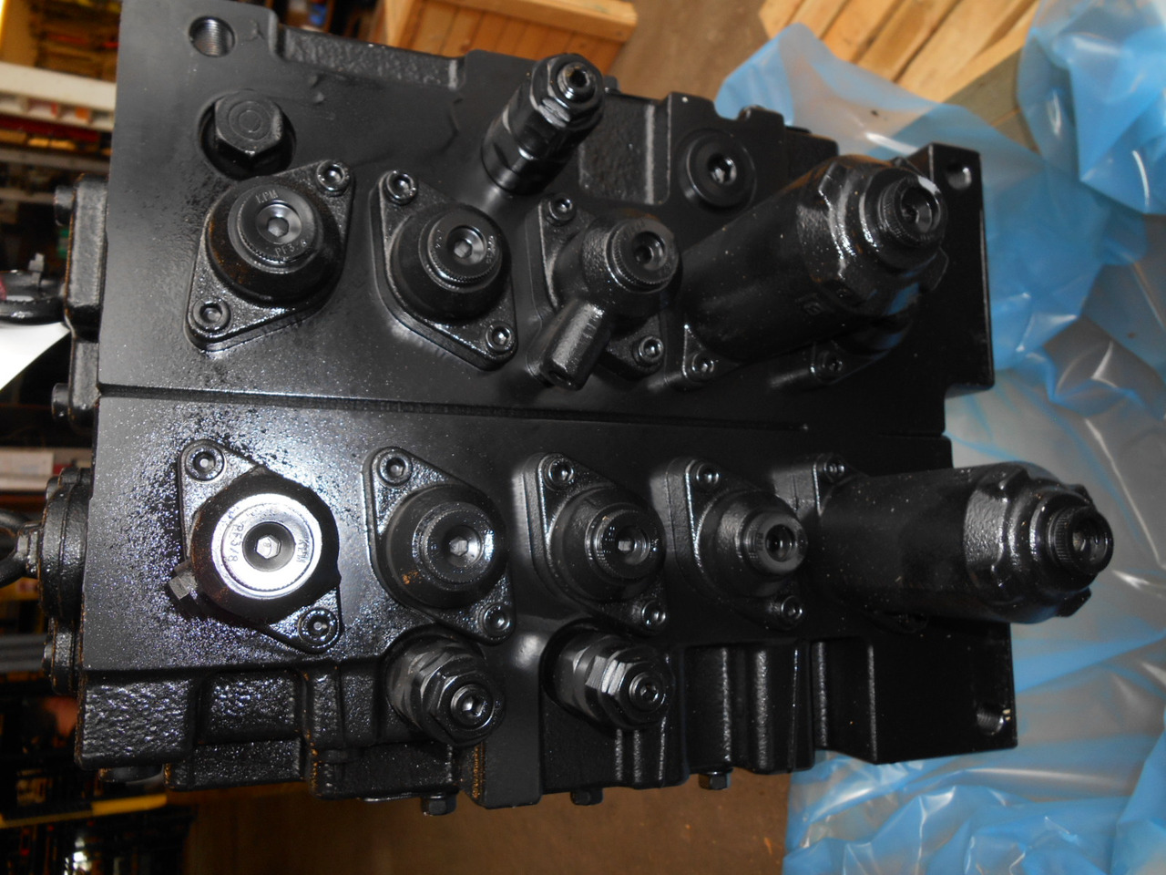 Kobelco YB30V00025F1 - Hydraulisch ventiel voor Bouwmachine: afbeelding 4 Kobelco YB30V00025F1 - Hydraulisch ventiel voor Bouwmachine: afbeelding 4