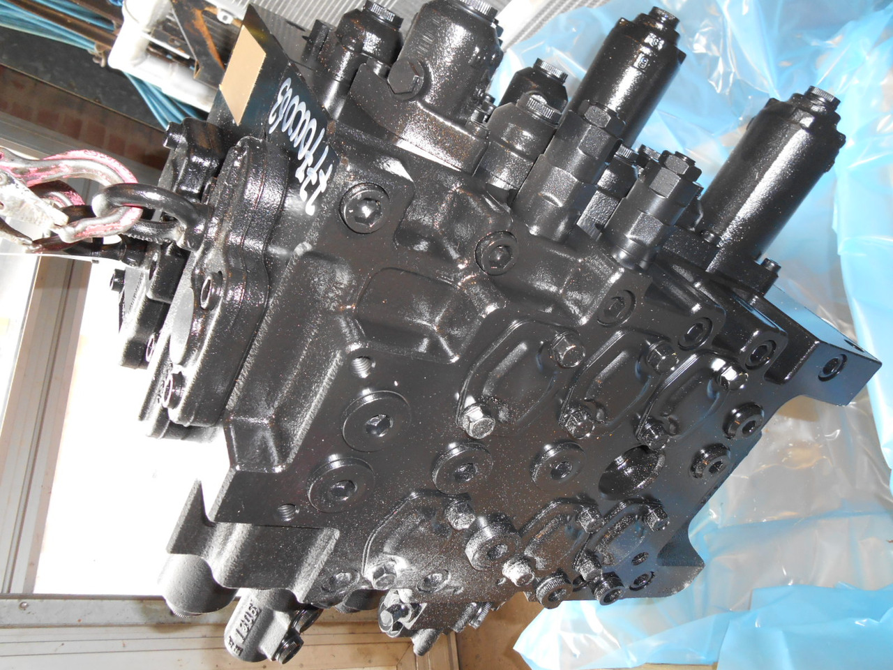 Kobelco YB30V00025F1 - Hydraulisch ventiel voor Bouwmachine: afbeelding 1 Kobelco YB30V00025F1 - Hydraulisch ventiel voor Bouwmachine: afbeelding 1