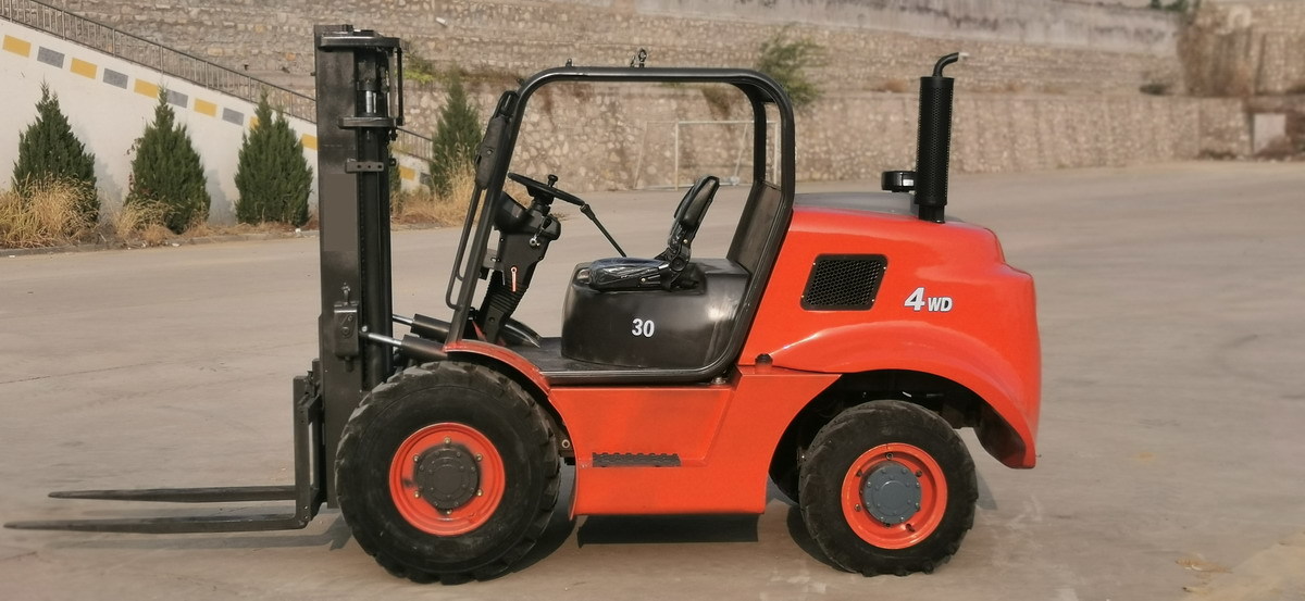 QINGDAO PROMISING 3T 4WD Rough Terrain Forklift CPCD30 - Ruw terrein heftruck: afbeelding 2 QINGDAO PROMISING 3T 4WD Rough Terrain Forklift CPCD30 - Ruw terrein heftruck: afbeelding 2