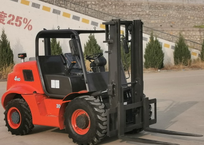 QINGDAO PROMISING 3T 4WD Rough Terrain Forklift CPCD30 - Ruw terrein heftruck: afbeelding 1 QINGDAO PROMISING 3T 4WD Rough Terrain Forklift CPCD30 - Ruw terrein heftruck: afbeelding 1