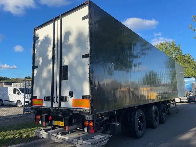 Van Eck UT-3B Steering axle 260 cm insteek Frigo carrier vector UT-3B H= 260 W= 250cm - Koelwagen oplegger: afbeelding 4 Van Eck UT-3B Steering axle 260 cm insteek Frigo carrier vector UT-3B H= 260 W= 250cm - Koelwagen oplegger: afbeelding 4
