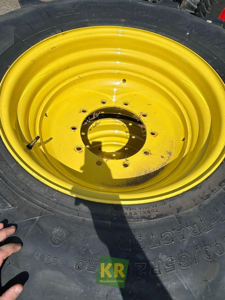 Banden Bridgestone Bridgestone - Complete wiel voor Landbouwmachine: afbeelding 1 Banden Bridgestone Bridgestone - Complete wiel voor Landbouwmachine: afbeelding 1