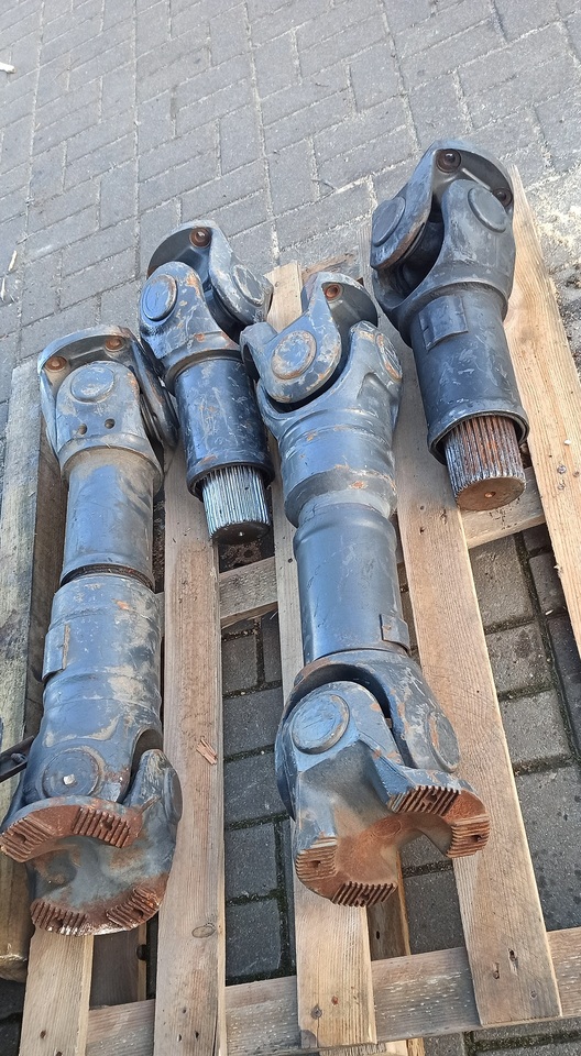 MERCEDES-BENZ Actros MP1 MP2 MP3 4x2 4x4 6x2 6x4 6x6 8x2 8x4 8x6 8x8 - Cardanas voor Vrachtwagen: afbeelding 1 MERCEDES-BENZ Actros MP1 MP2 MP3 4x2 4x4 6x2 6x4 6x6 8x2 8x4 8x6 8x8 - Cardanas voor Vrachtwagen: afbeelding 1