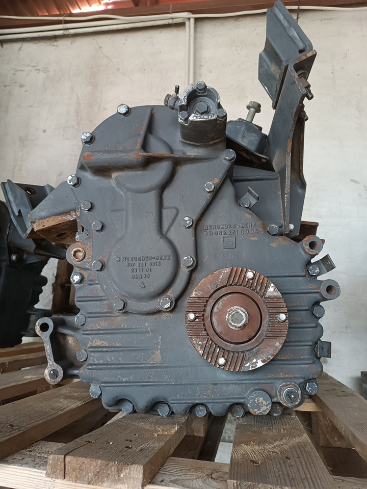 MERCEDES-BENZ SKRZYNIA ROZDZIELCZA REDUKTOR ATEGO 4x4 VG900 1328 1325 1329 - Transmissie: afbeelding 2 MERCEDES-BENZ SKRZYNIA ROZDZIELCZA REDUKTOR ATEGO 4x4 VG900 1328 1325 1329 - Transmissie: afbeelding 2