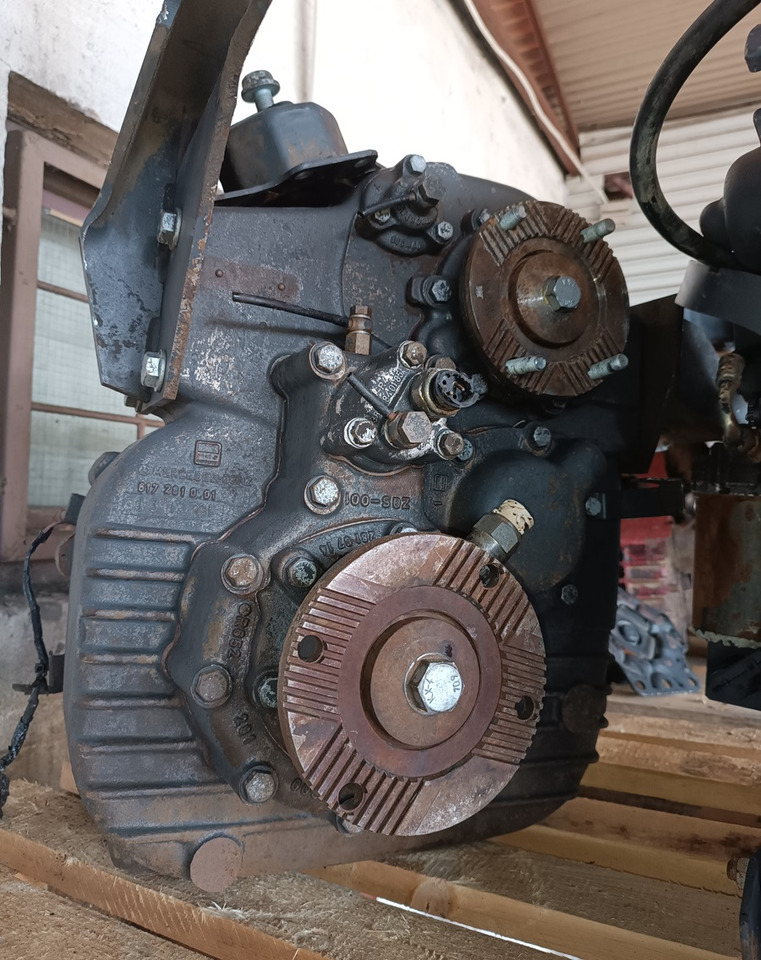 MERCEDES-BENZ SKRZYNIA ROZDZIELCZA REDUKTOR ATEGO 4x4 VG900 1328 1325 1329 - Transmissie: afbeelding 1 MERCEDES-BENZ SKRZYNIA ROZDZIELCZA REDUKTOR ATEGO 4x4 VG900 1328 1325 1329 - Transmissie: afbeelding 1