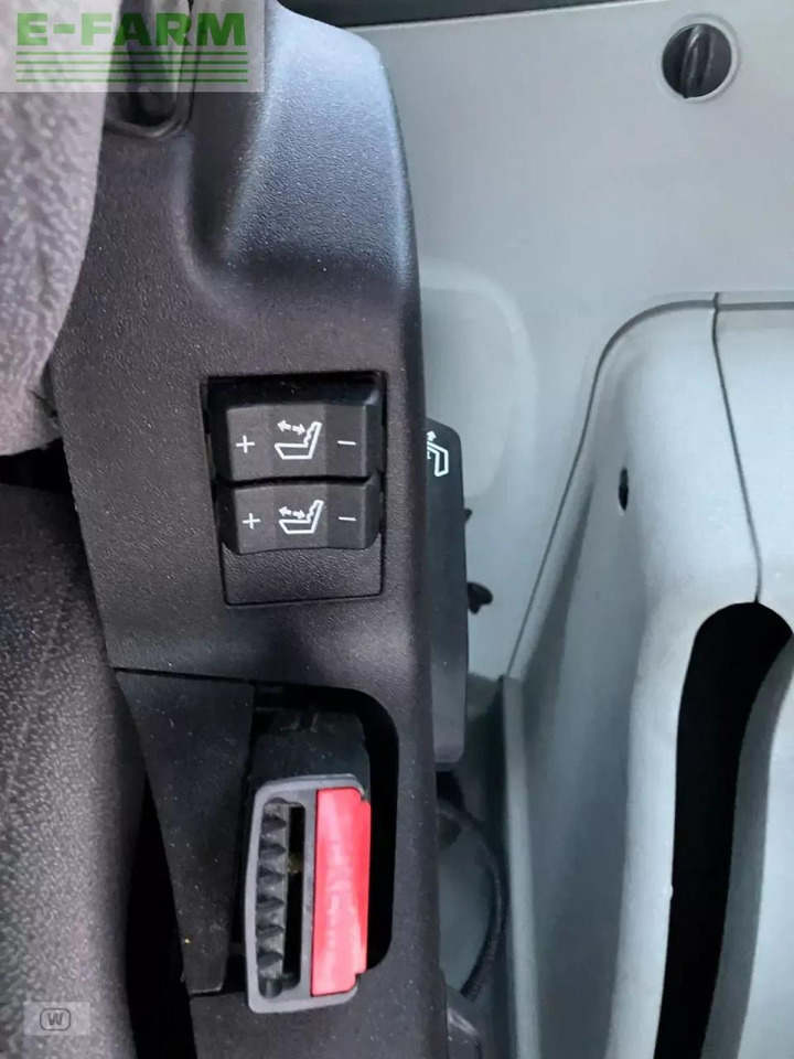 Tractor CLAAS axion 870 cmatic cebis CMATIC CEBIS: afbeelding 27 Tractor CLAAS axion 870 cmatic cebis CMATIC CEBIS: afbeelding 27